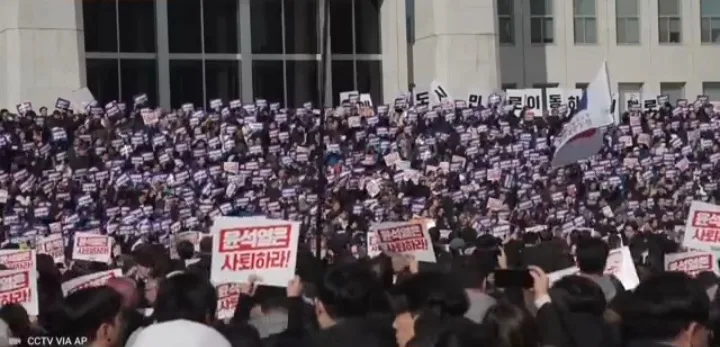 Upaya Penangkapan Presiden Yoon Suk Yeol Picu Bentrokan