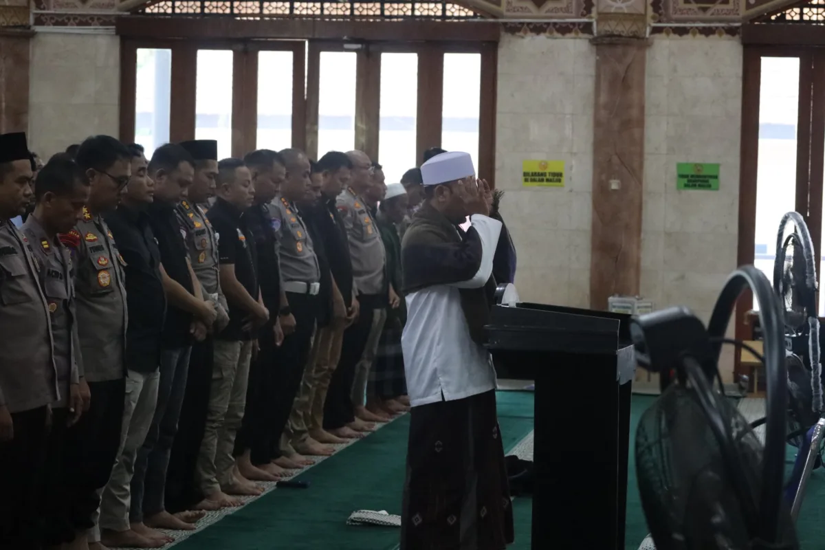 Polda Banten Gelar Salat Ghaib Personel yang Gugur dalam Tugas di Way Kanan