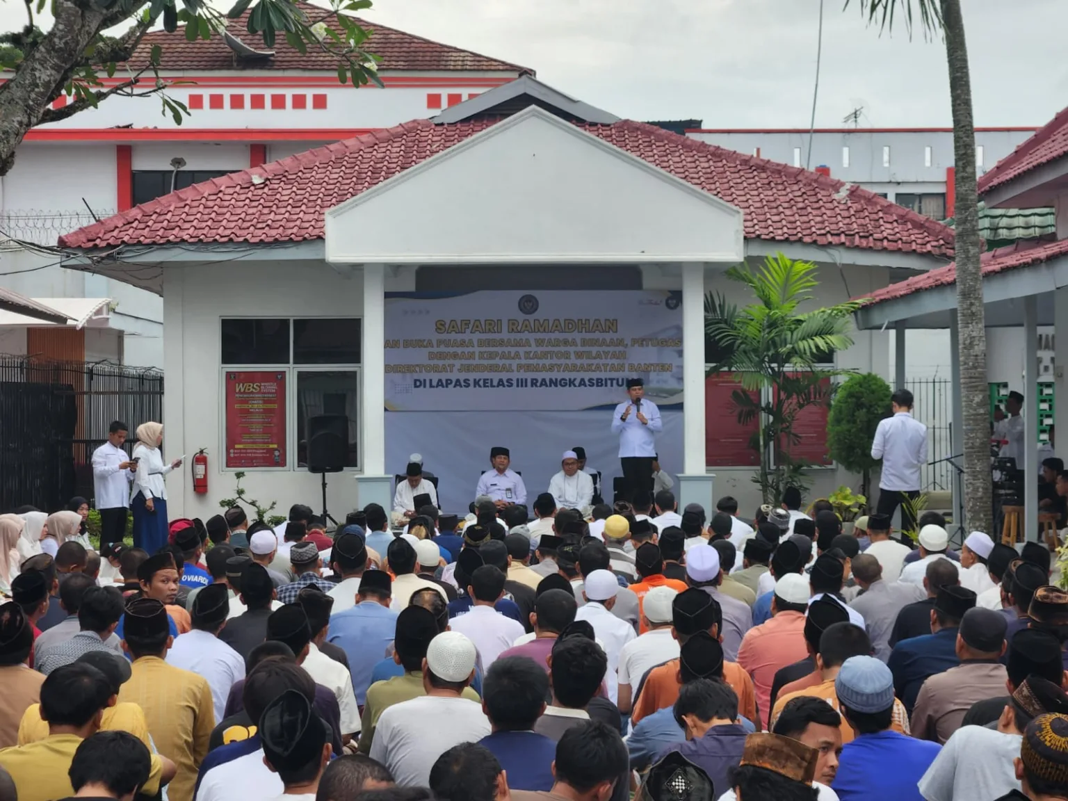 Bersama Kakanwil Ditjenpas Banten, Lapas Rangkasbitung Gelar Pemasyarakatan Berbagi