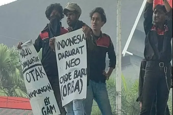Mahasiswa Trisakti Protes RUU TNI Disahkan, Ancam Bongkar Tugu 12 Mei