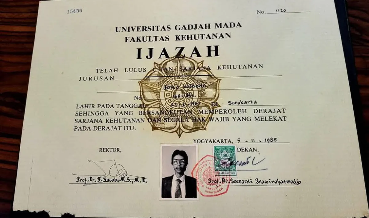 Terungkap Foto Ijazah Jokowi yang Beredar dari Sumber Hoaks
