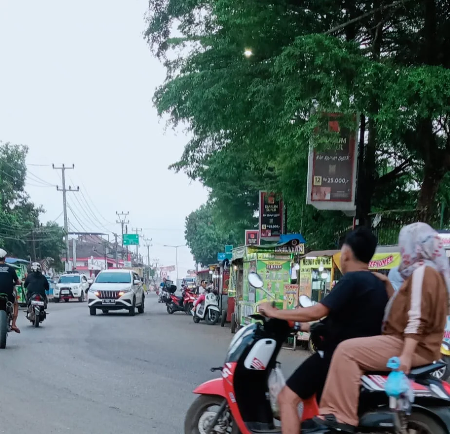 Warga Keluhkan Limbah PKL di Alun-Alun Malingping