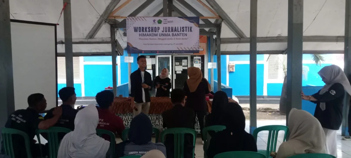 Workshop Feature Ramaikan Milad ke-12 Himakom: Menggali Cerita di Balik Berita