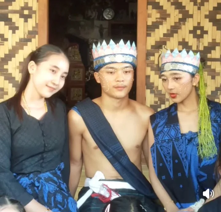 Pernikahan Sarti, Wanita Cantik Baduy Luar, Disaksikan Ribuan Follower dan Ratusan Warga