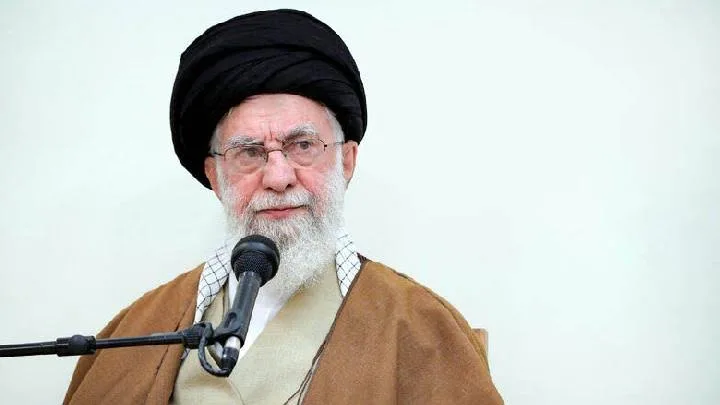 Khamenei Ucap Pantang Menyerah, Ancam Akan Balas AS
