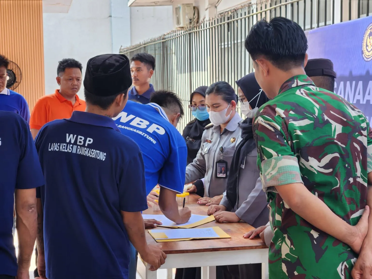 Petugas dan Napi WBP Lapas Rangkasbitung Jalani Tes Urine