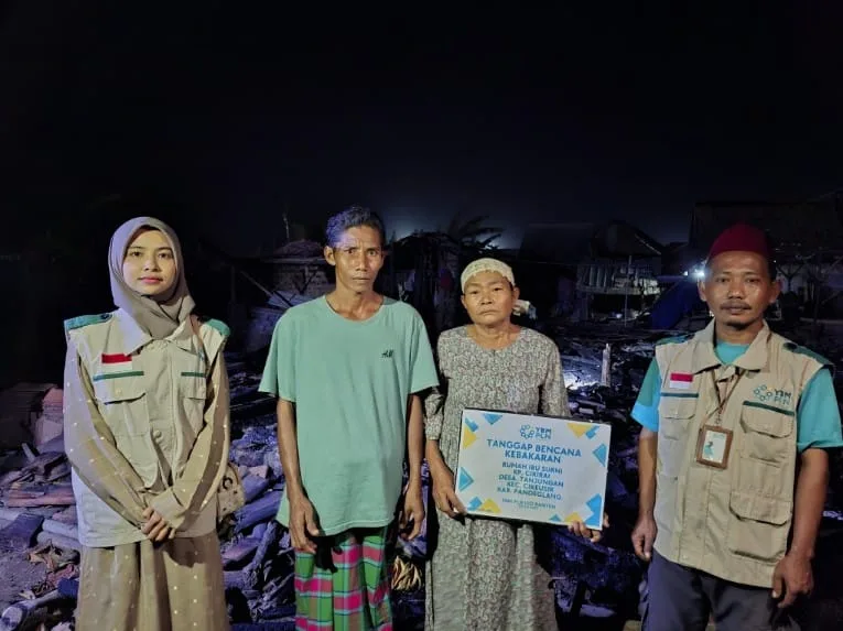 YBM PLN UID Banten Bantu Korban Rumah Terbakar di Desa Tanjungan Kecamatan Cikeusik