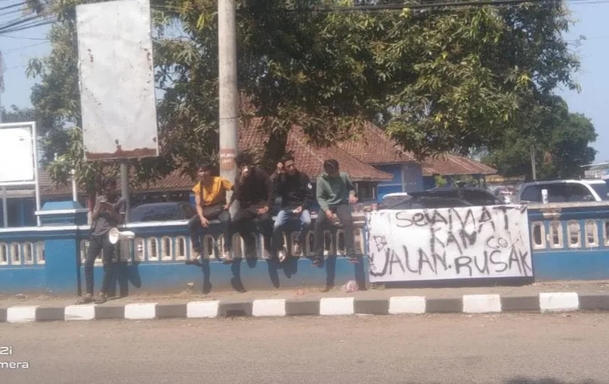 IMC Gelar Aksi di Alun-Alun Malingping, Desak Perbaikan Jalan Poros Kabupaten