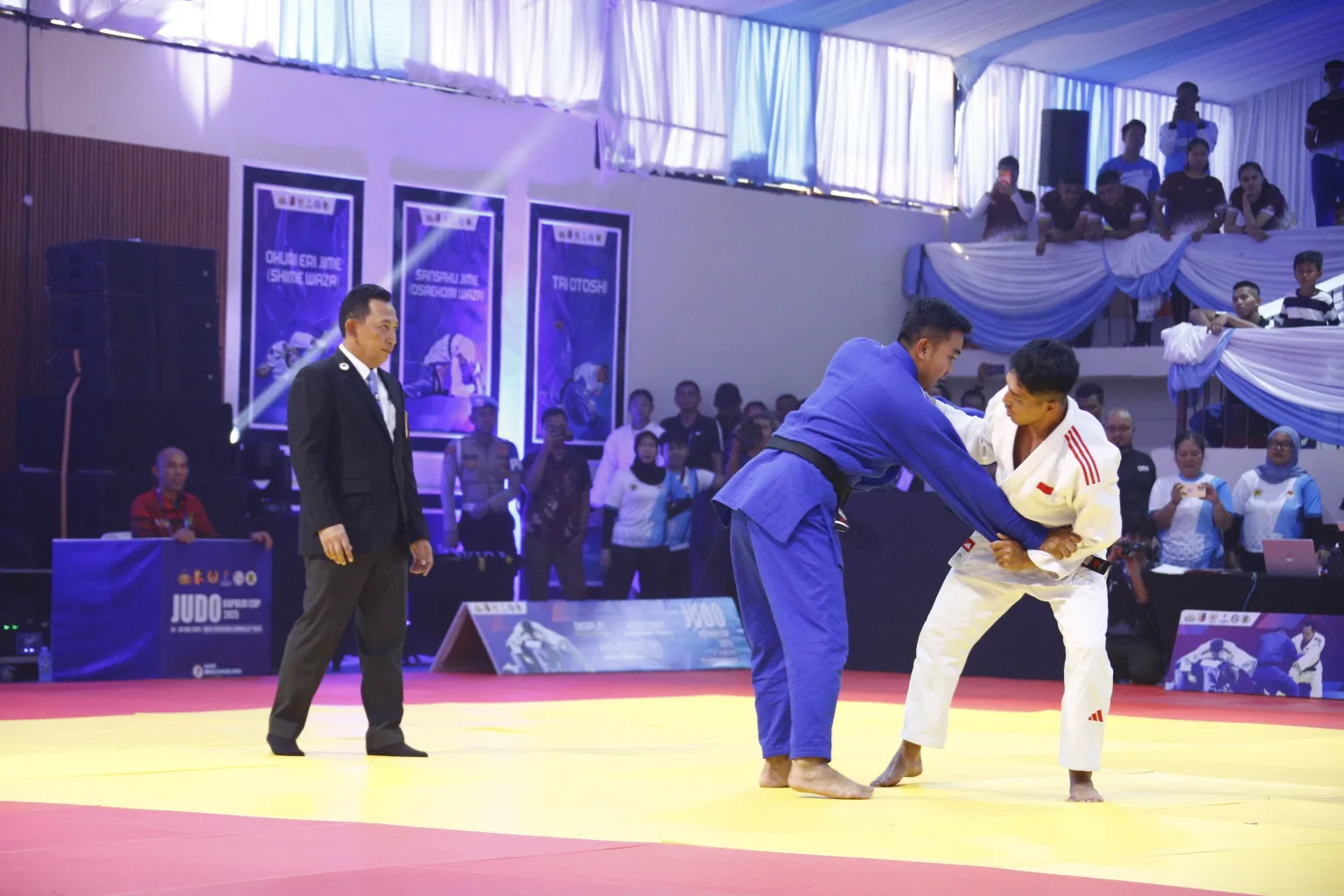 Keren, Kapolri Jadi Wasit di Kejuaraan Judo Kapolri Cup 2025