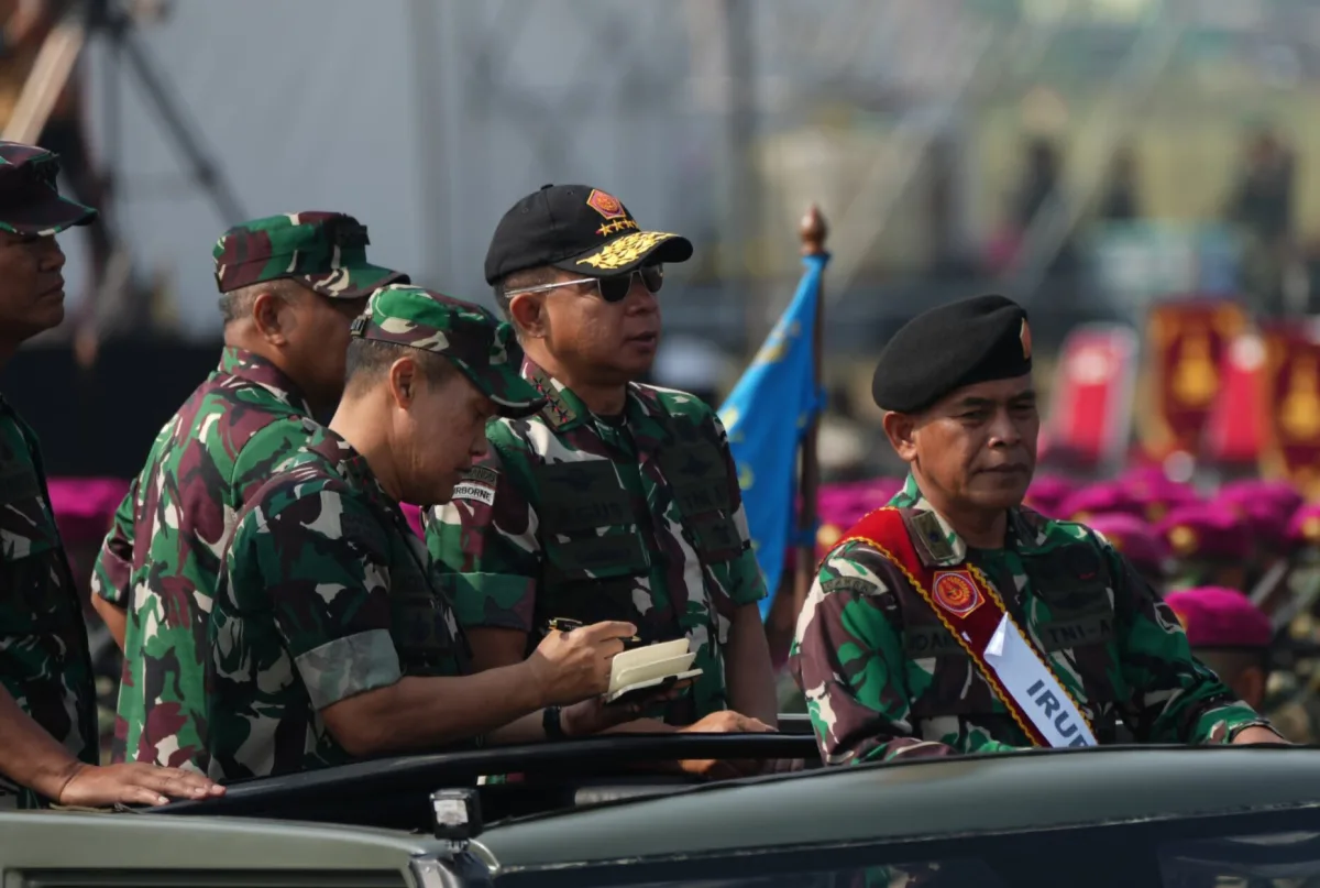 TNI Gelar Gladi Akbar di Batujajar: Kesiapan Tempur Prajurit Dipertontonkan Jelang Peresmian Komando Baru