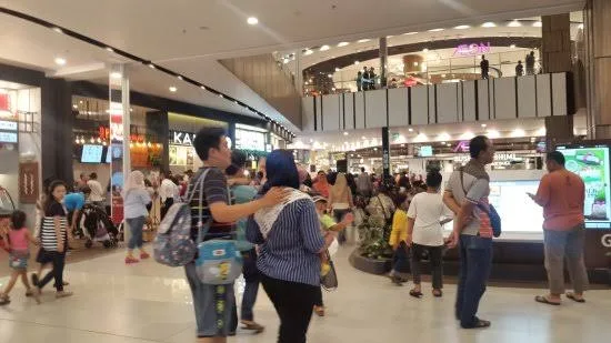 Mall Ramai Tapi Kasir Sepi: ‘Rojali & Rohana’ Bikin Pelaku Usaha Gigit Jari