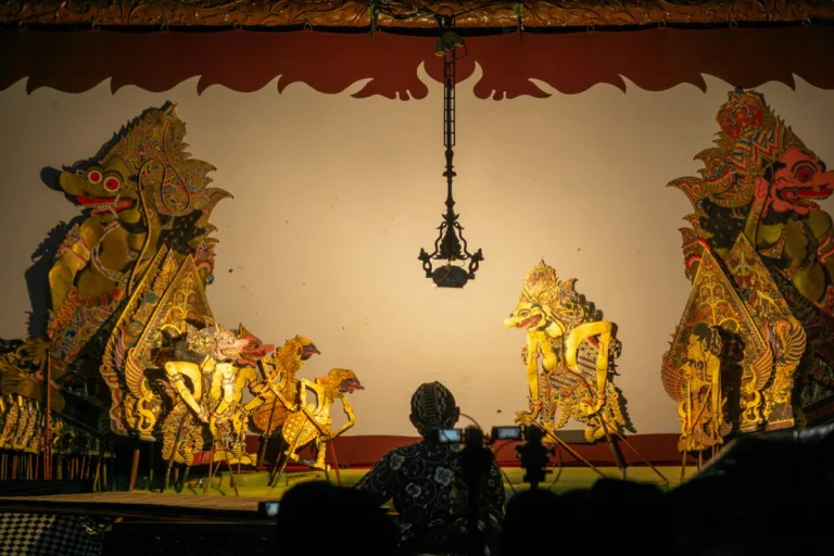 Ketika Budaya Ditinggalkan: Krisis Identitas dan Kehampaan Jiwa