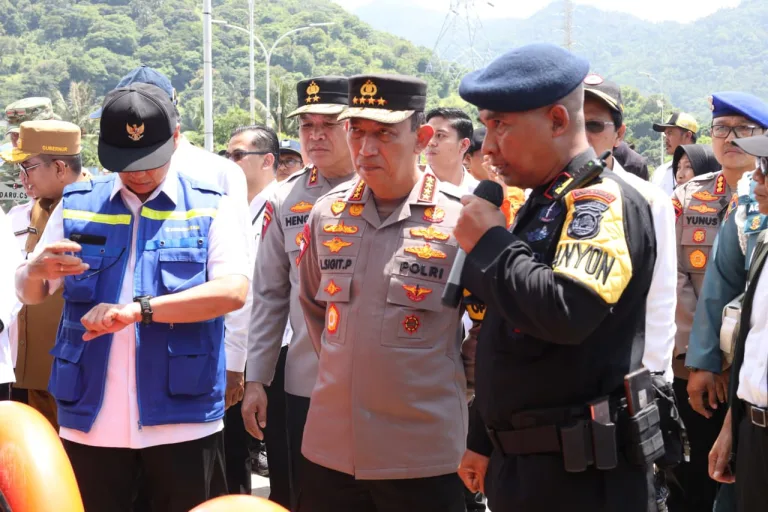 Kapolda Banten Dampingi Kapolri Pastikan Kesiapan Pengamanan Nataru di Pelabuhan Merak