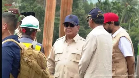 Prabowo Tinjau Korban Bencana di Aceh, Tegaskan Pemerintah Kerja Maksimal Meski Tanpa ‘Tongkat Nabi Musa’