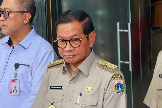 Gubernur Pramono Anung Lantik Uus Kuswanto sebagai Sekda Baru DKI Jakarta