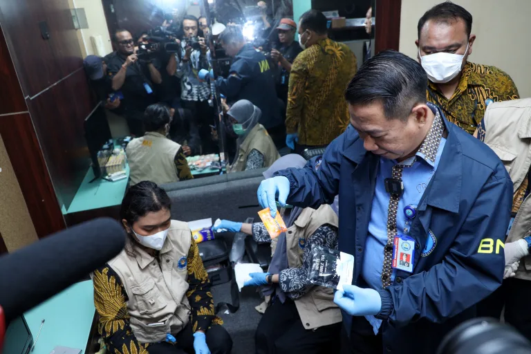 Bongkar Jaringan Internasional Berkedok Vape dan Minuman Energi
