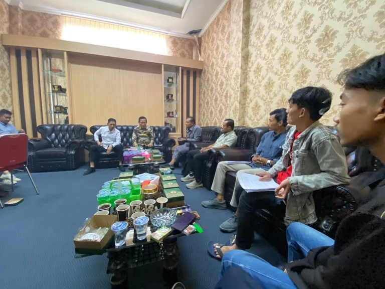 Oknum Anggota DPRD Kota Serang Diduga Bawa Senpi dan Intimidasi Pejabat, Mahasiswa Desak Pencopotan