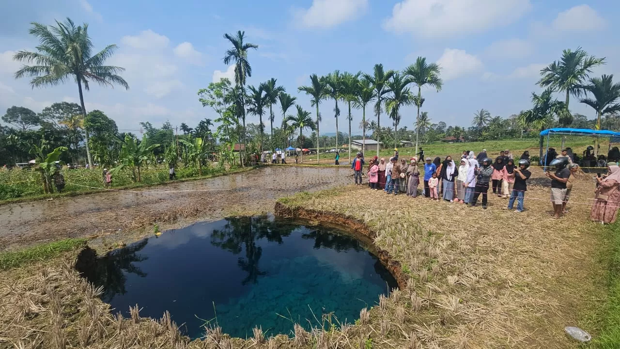 Sinkhole Situjuah: Peringatan dari Tanah yang Terus Bergerak