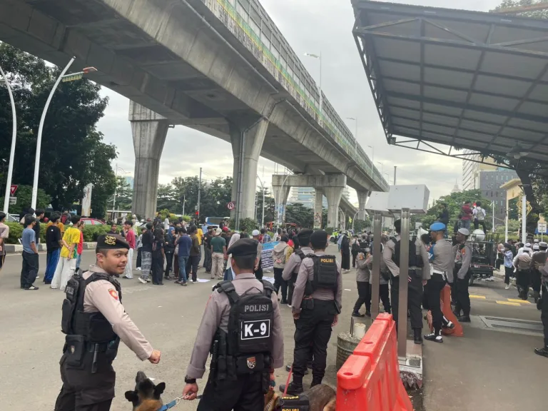 Mahasiswa Gelar Aksi di Mabes Polri, Aspirasi Disampaikan Tertib dan Kondusif