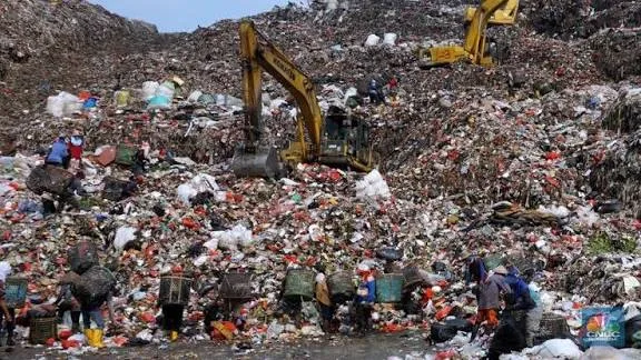 Longsor ‘Gunung Sampah’ Bantar Gebang Tewaskan Empat Orang, Pemerintah Ingatkan Kembali Tragedi Leuwigajah