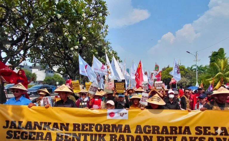Petani dan Buruh Satu Barisan di May Day 2026, Solidaritas ‘Beras Lanusa’ Menggema di Depan DPR