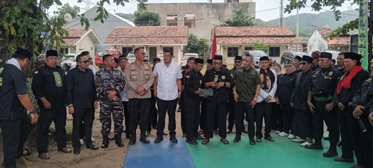 Gelar Pelantikan DPC Pulomerak di Pantai Mabak, 10 Padepokan Resmi Bergabung