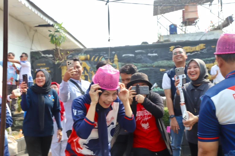 Perkuat Persaudaraan, Bupati Serang Ratu Zakiyah Ramaikan Perlombaan HUT ke 81 RI