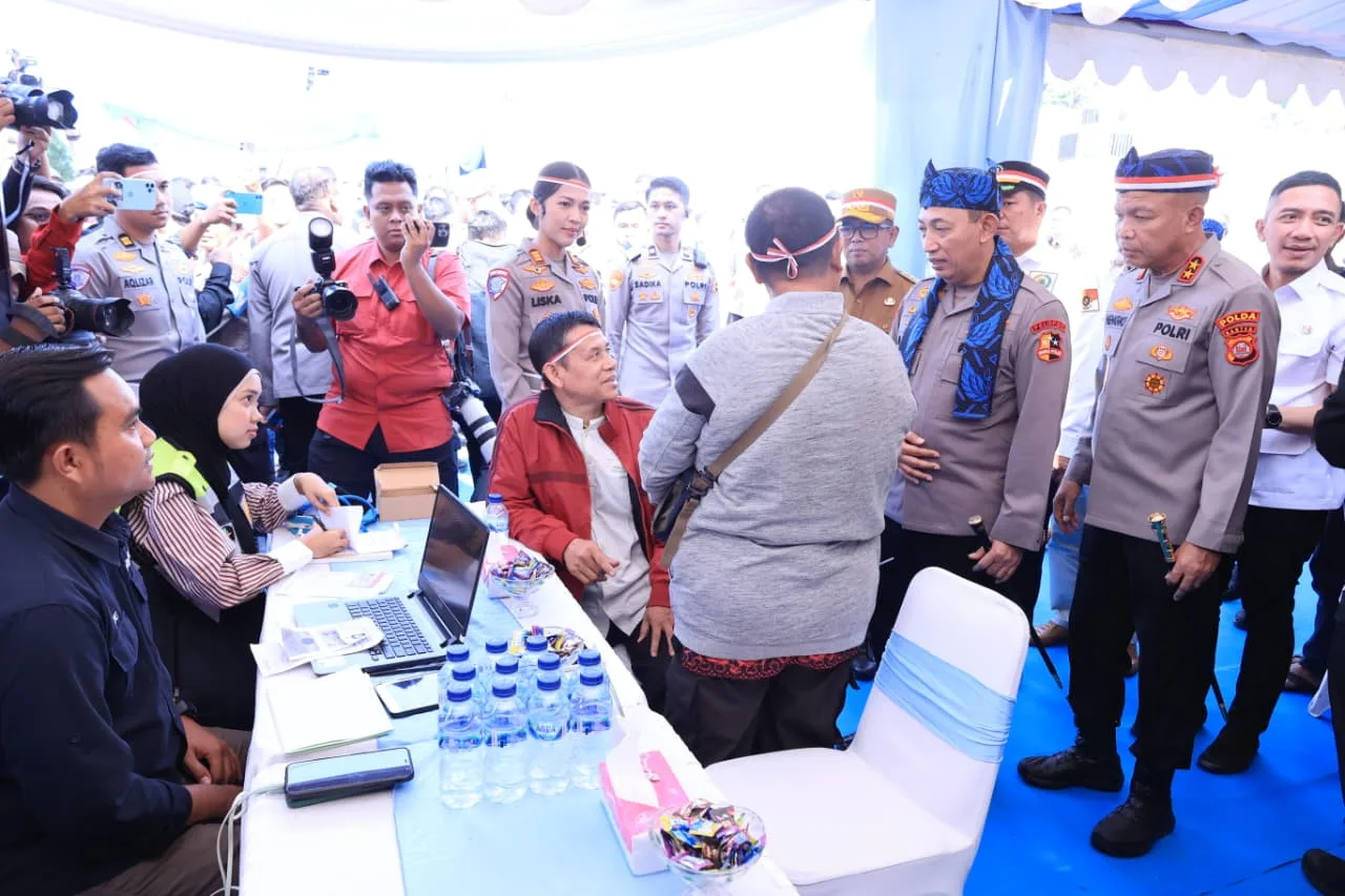Polda Banten Salurkan 1.000 Sembako dan 500 Tas dalam Bakti Sosial di Bayah