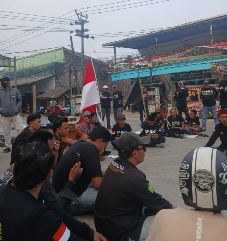 Warga Protes Maraknya Kendaraan Berat dan Kurangnya PJU di Jalan Nasional Baksel