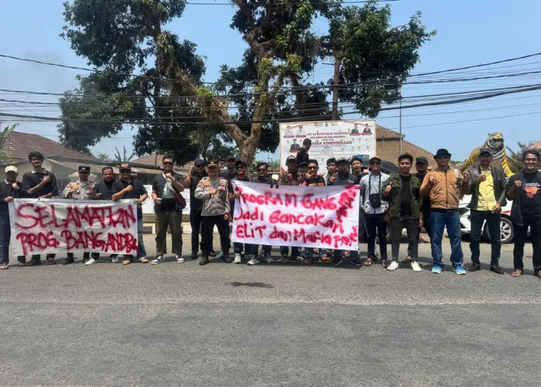 Gerakan 9 Bersama AMPP Gelar Aksi, Soroti Dugaan Buruknya Kualitas Jalan Program Bang Andra di Lebak Selatan