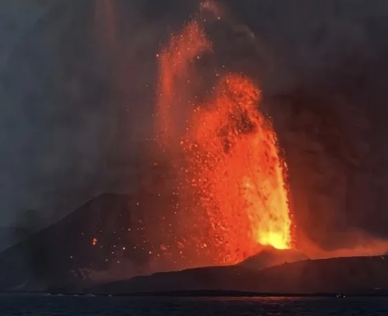Aktivitas Vulkanik Gunung Anak Krakatau Masih Tinggi, Badan Geologi Ingatkan Potensi Erupsi Susulan