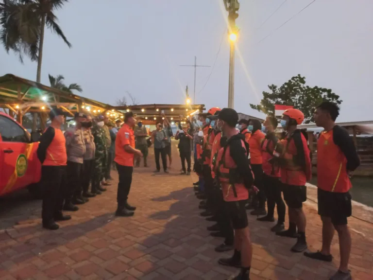 Polda Banten dan Basarnas Lakukan Pencarian Rombongan Jurnalis yang Hilang Kontak di Selat Sunda
