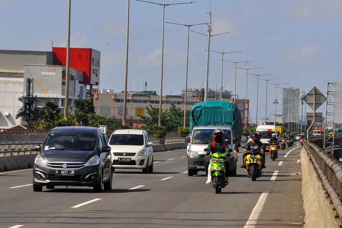 Kecelakaan Maut Tol Cijago: Pemotor Lawan Arah Tewas Usai Tabrak Taksi