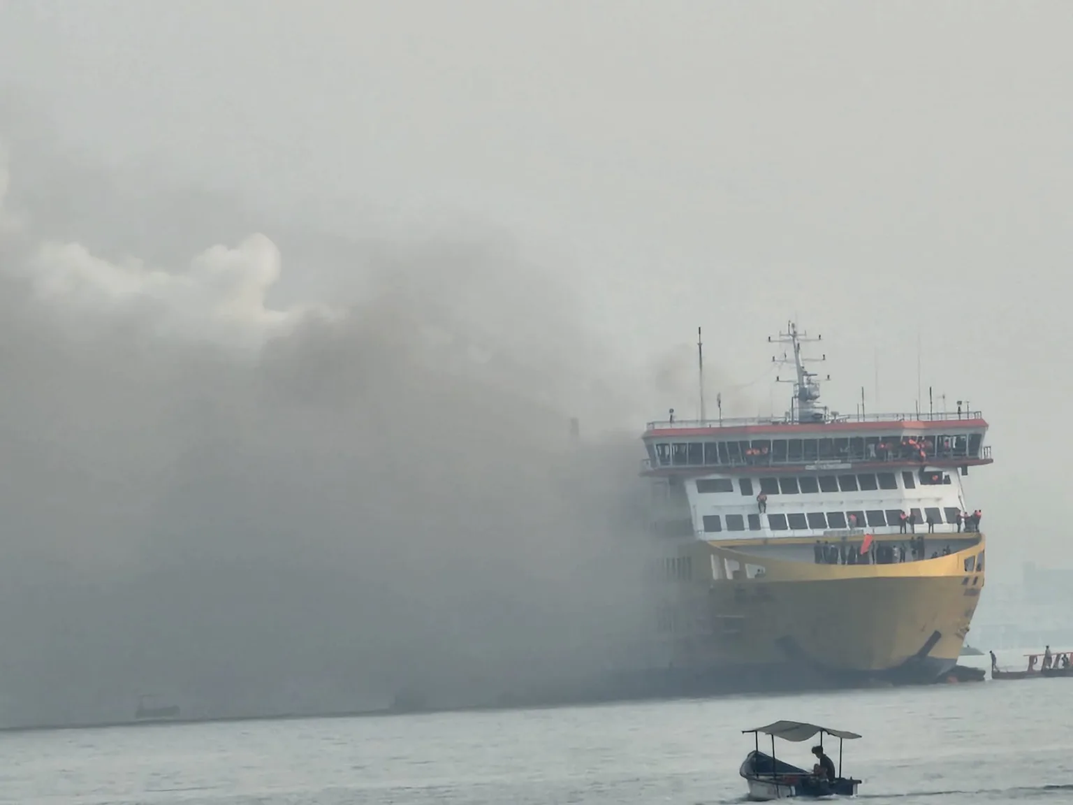 KMP Batu Mandi Terbakar di Perairan Merak, Proses Evakuasi Sedang Berlangsung