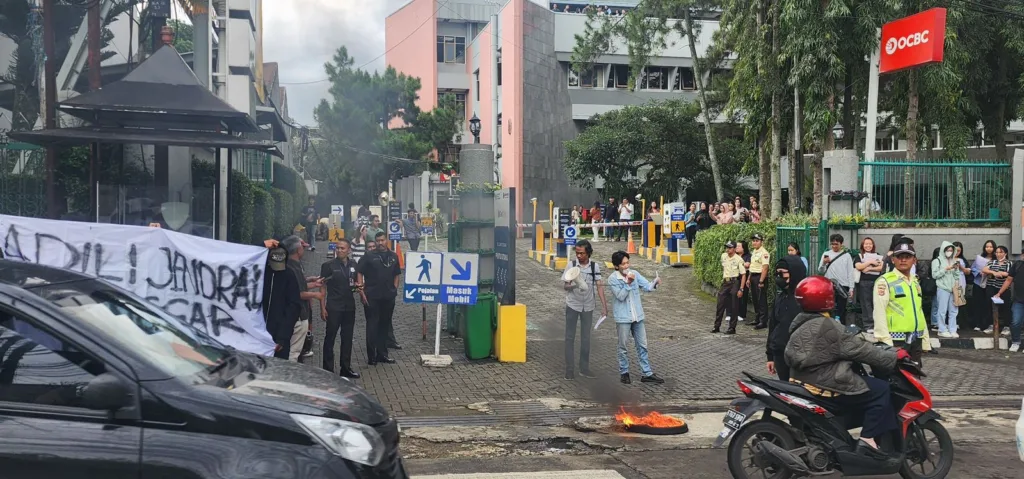 Sekitar 100 Mahasiswa Unpar Lakukan Aksi: Pemilu 2024 Hanya Lahirkan Dinasti Jokowi