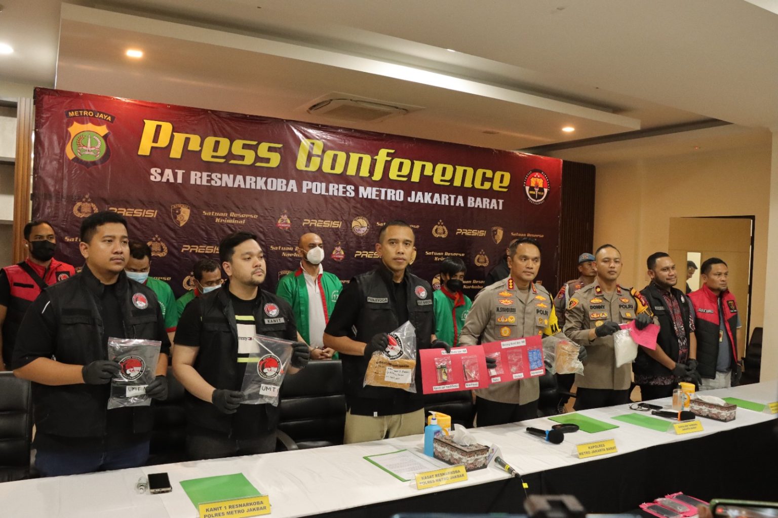 Ungkap 5,1 kg Sabu, Polres Metro Jakbar Amankan 5 orang, Salah Satunya Figur Publik