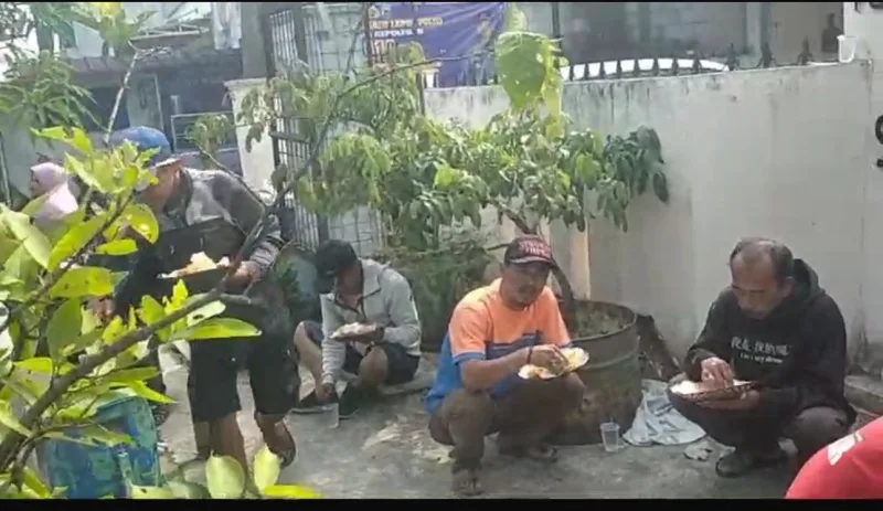 Polsek Jasinga Ajak Warga Makan Gratis Dalam Rangka Jumat Berkah