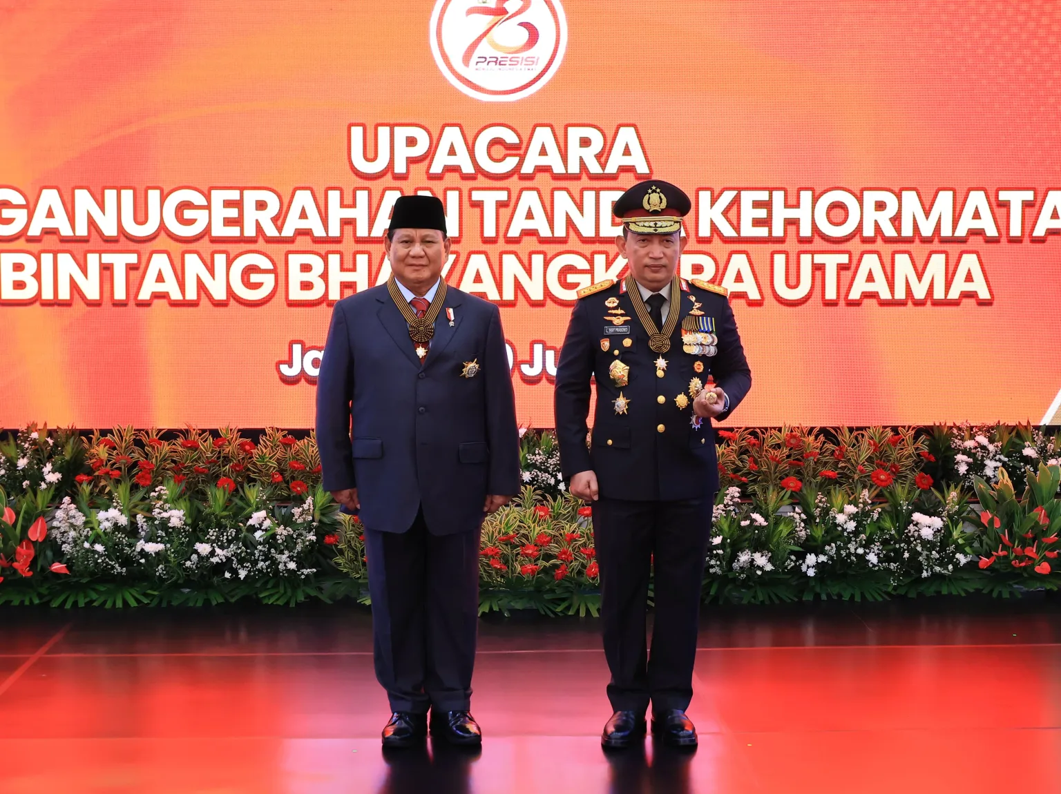 Menhan Prabowo Subianto Terima Penghargaan Tanda Kehormatan Bintang Bhayangkara Utama Polri