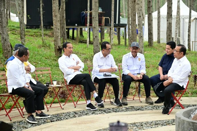 Tantangan dan Kendala Koperasi di Era Jokowi (Rekomendasi Perbaikan dan Konstelasi Politik) Presiden-Jokowi-Lanjutkan-Kunjungan-Hari-Ketiga-di-IKN-690x460