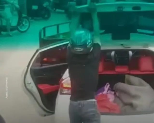 ND Sudah Biasa Bawa Samurai di Dalam.Mobilnya