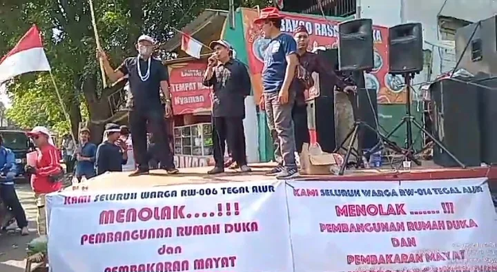 Ratusan Warga Unjuk Rasa Tolak Pembangunan Rumah Krematorium