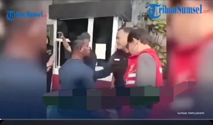 Cuplikan Video Polisi Berjabat Tangan dengan Preman Viral di Youtube, Gigin Praginanto: Itu Polisi Bukan Preman