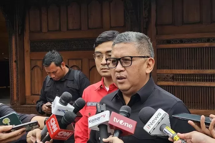 Hasto Membacakan surat Amicus Curiae dari Megawati Soekarno Putri kepada MK