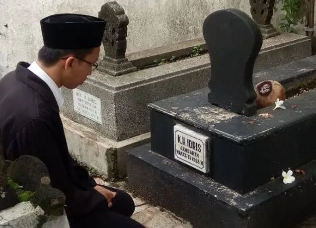 Mengenal Sejarah Pondok Pesantren Jamsaren dan Peran KH. Idris Pasca Perang Diponegoro
