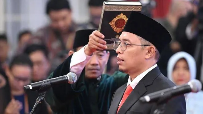 Menyala, Hasan Nasbi Resmi Lantik 50 Tenaga Ahli Profesional