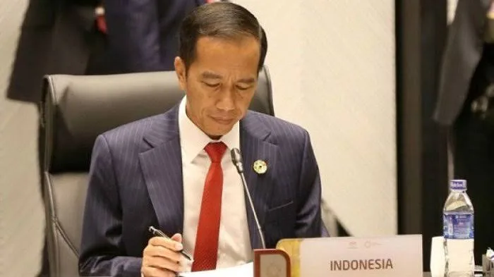 Presiden Jokowi Tanda-tangani Keppres Pemberhentian Arya Wedakarna Buntut Menista Agama Islam