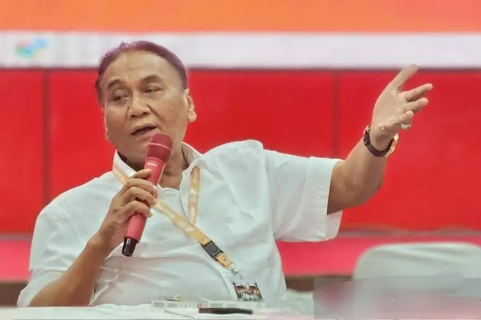 Bisik Bambang Pacul ke Gibran dalam Pertemuan Pimpinan MPR, Ada Apa?