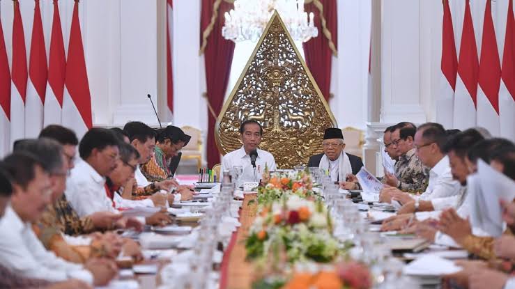 Presiden Jokowi Panggil Kabinet untuk Bahas APBN 2025: Prabowo Ikut Hadir