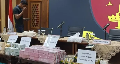 Kejaksaan Agung Perlihatkan Uang Hasil Sitaan Dugaan Suap Vonis Bebas Ronald Tannur