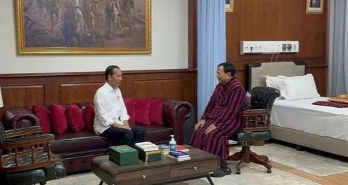 Presiden Joko Widodo Jenguk Menhan Prabowo Selesai Operasi
